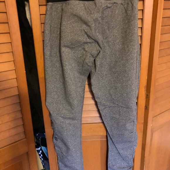 Lululemon joggers, excellent condition. Worn once. - Picture 2 of 2